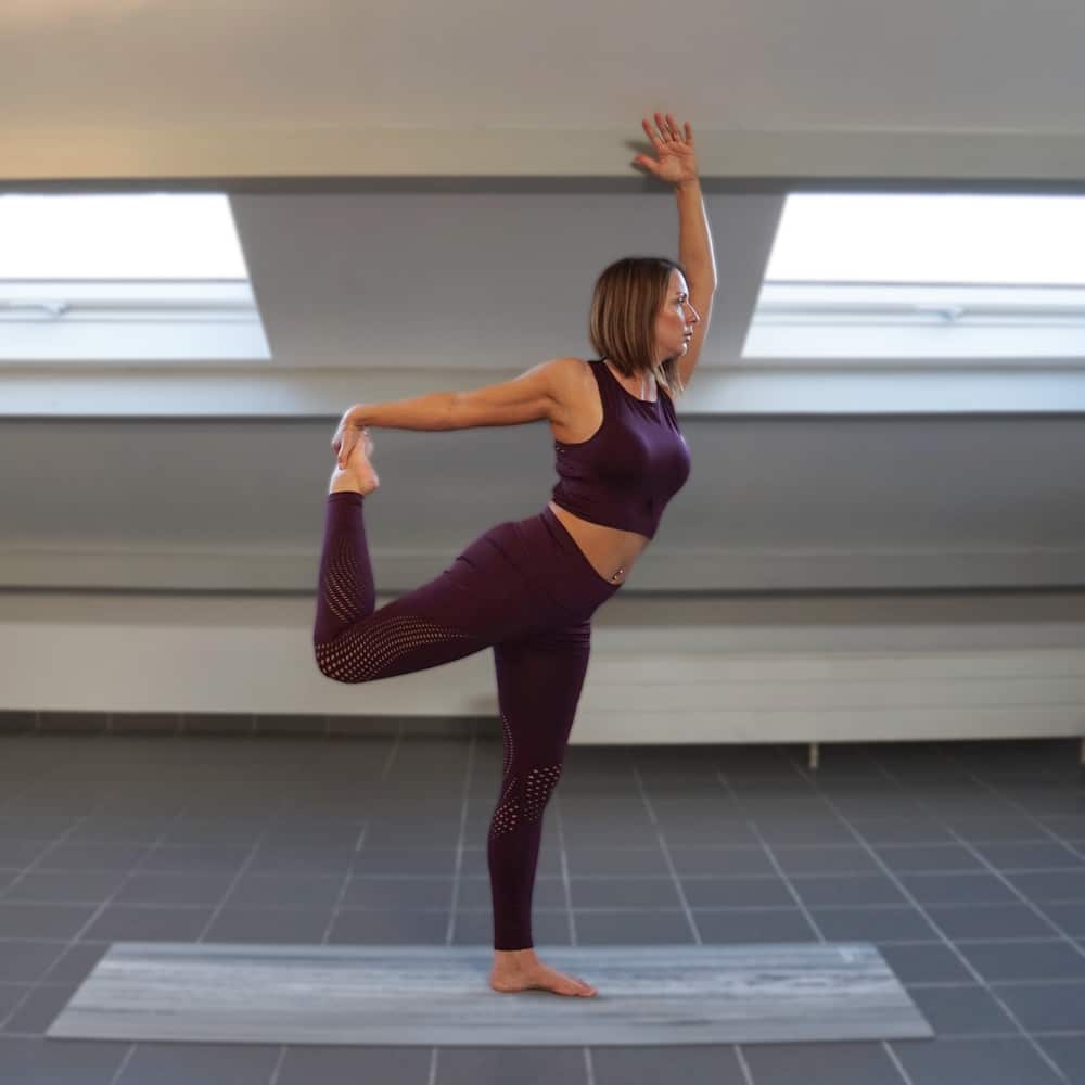 Bérénice, passionnée de yoga, partage ses connaissances et ses astuces pour vous aider à améliorer votre pratique.